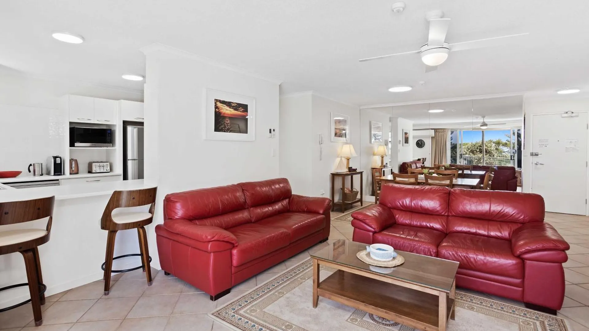 Contacten van Solnamara - Hosted By Burleigh Letting